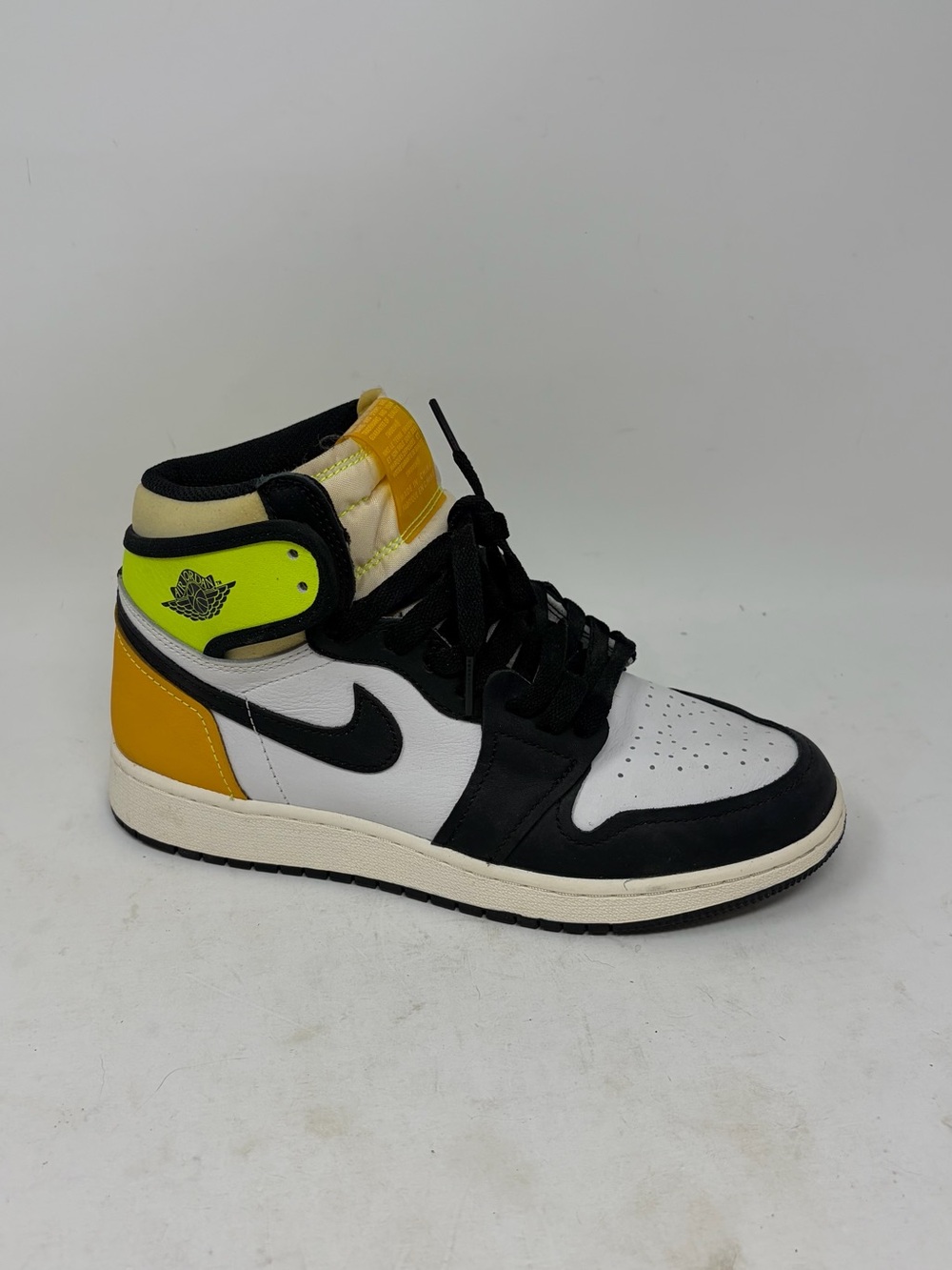 Nike Air Jordan 1 Retro High OG Volt Gold Sneakers Size 6 Youth